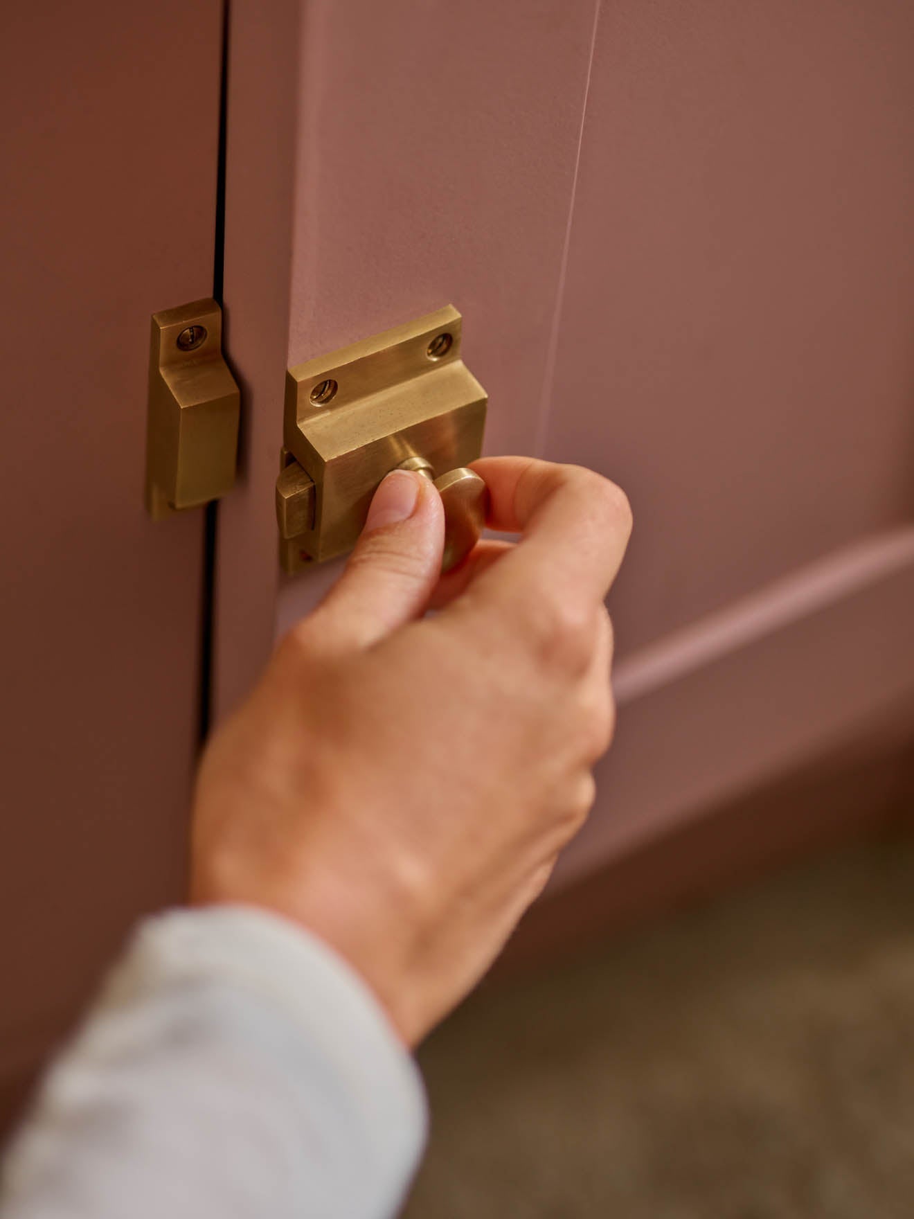 Cabinet Latch, Matt Brass